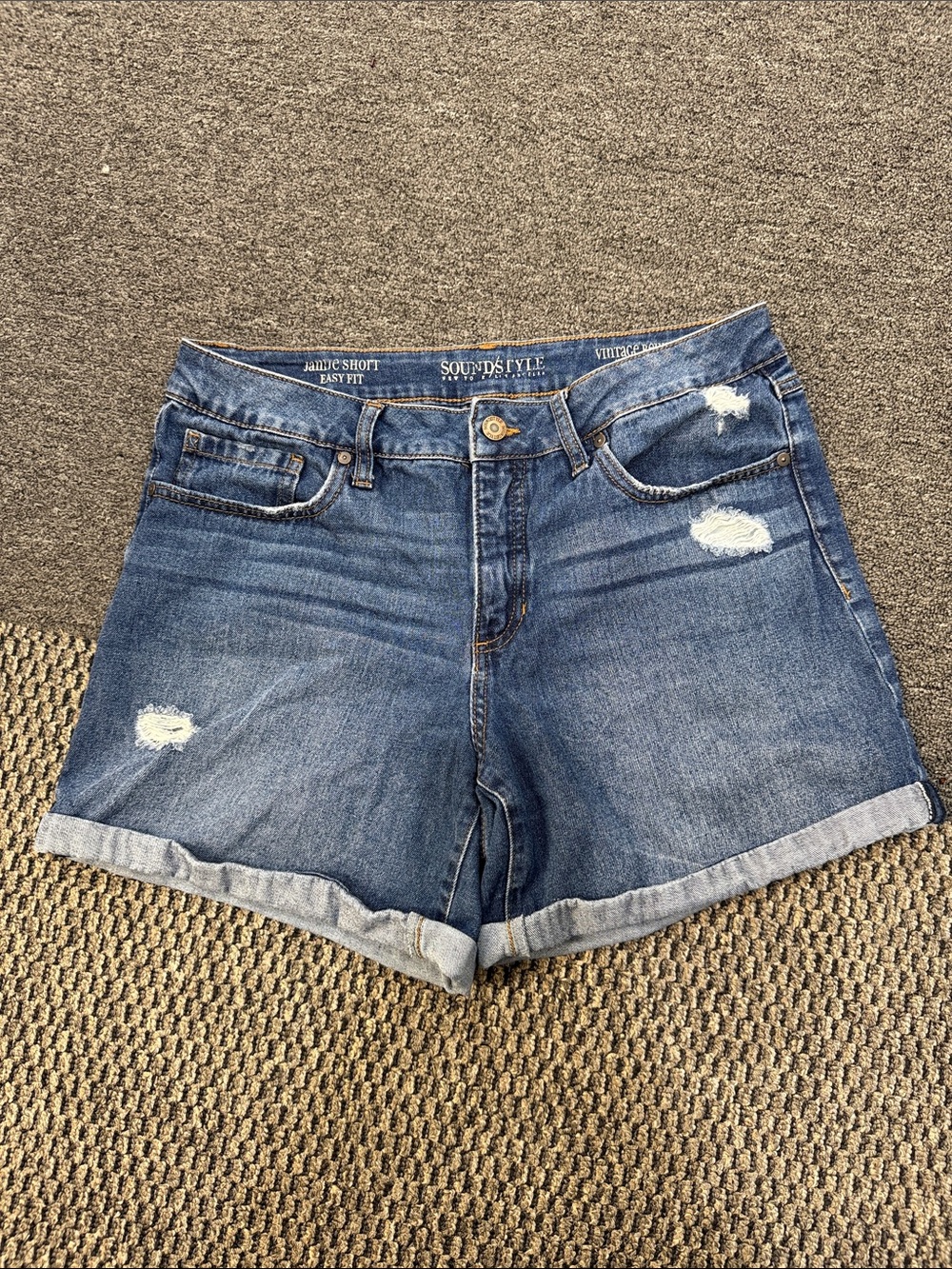 SOUND+STYLE Women's Mid-Blue Distressed Roll-Cuff Jean Shorts